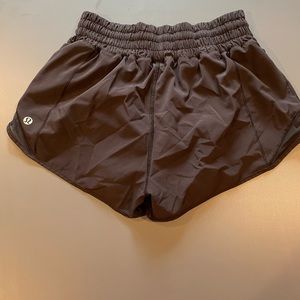 Lululemon Hotty Hot shorts 2.5”